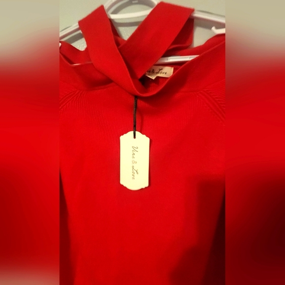 𝗥𝗘𝗗 𝗛𝗢𝗧 𝗛𝗔𝗟𝗧𝗘𝗥  OFF-THE-SHOULDER KNIT SWEATER - Picture 5 of 5